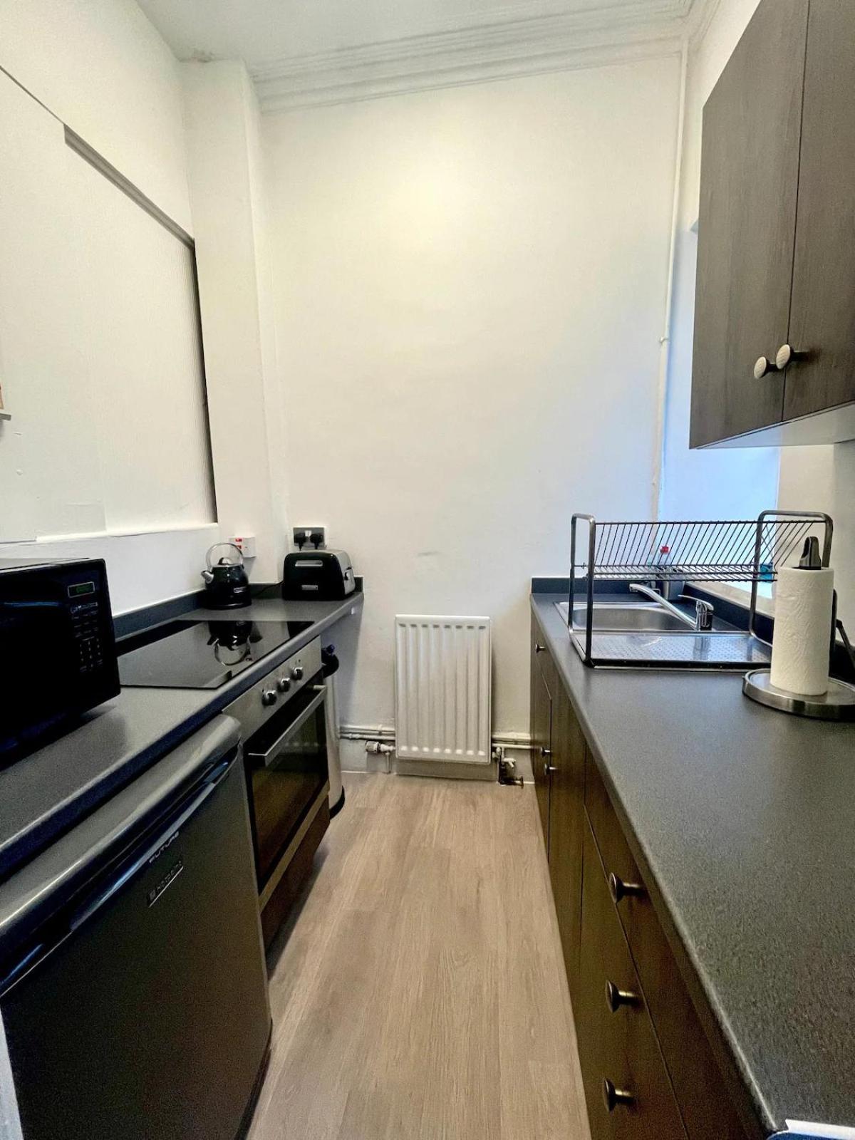 Modern, Stylish Apartment In Central Бат Экстерьер фото